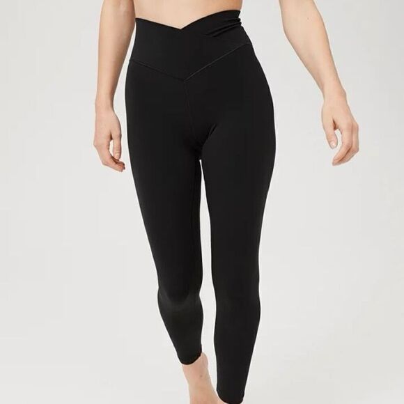 OFFLINE By Aerie Real Me High Waisted Crossover Legging black size M - Picture 1 of 8